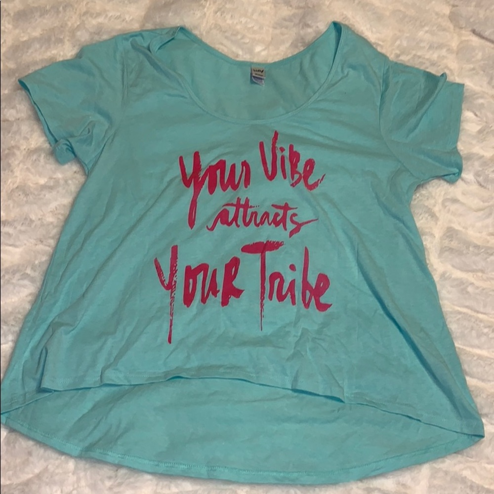 💙Women’s teal and pink graphic t-shirt size Med
